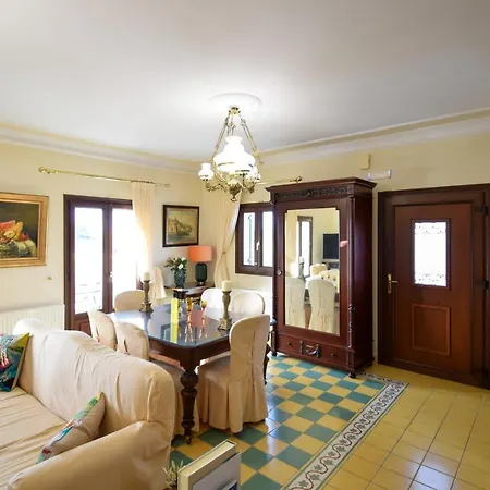 Rose Corfu * Παραλία Αλμυρού